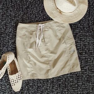 Like new, The North Face womens skirt size 2
